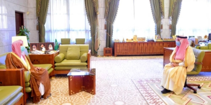 فيصل بن بندر خلال استقباله عبدالعزيز آل الشيخ (واس)