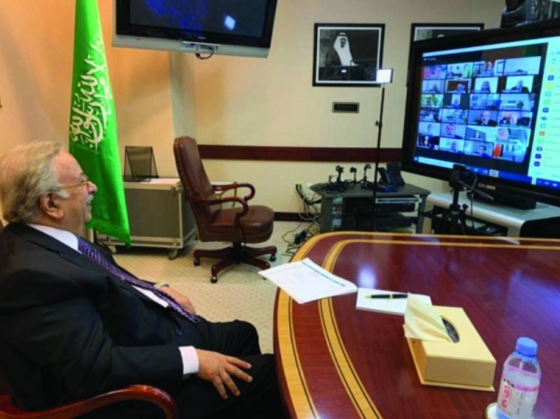 عبد الله المعلمي يعايد السفراء الكترونيا (مكة)