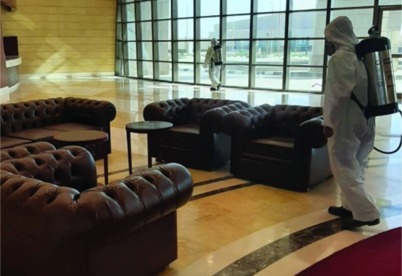 جانب من أعمال التعقيم (مكة)