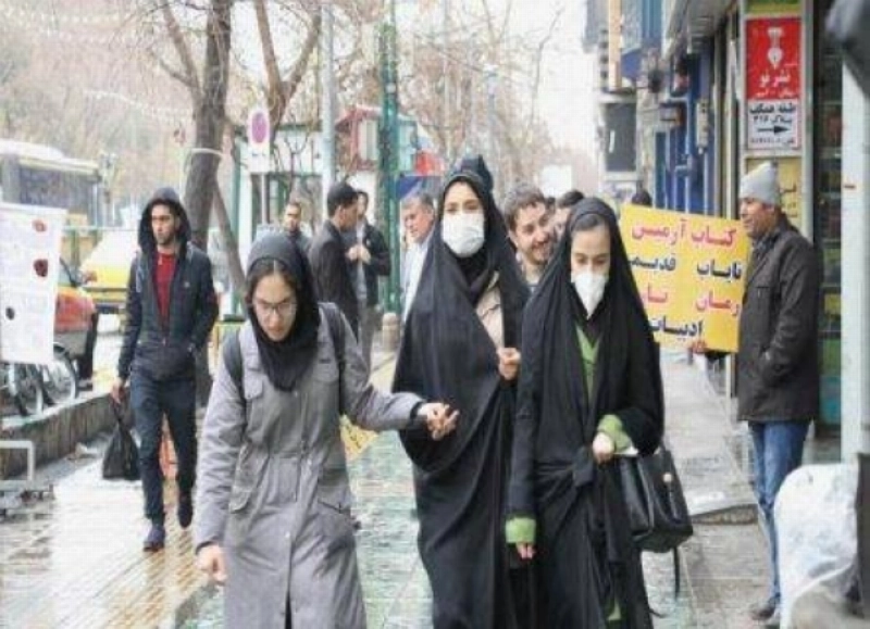 إيرانيات في شارع تجاري بعد رفع التجول (مكة)