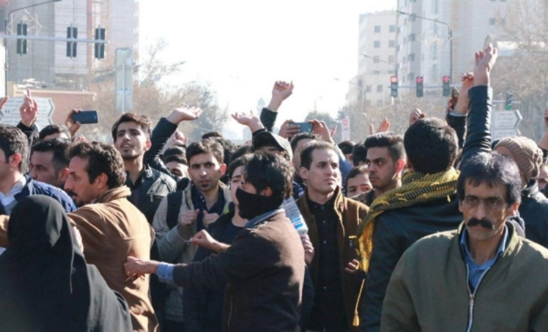 جانب من المظاهرات التي اندلعت في مشهد (مكة)