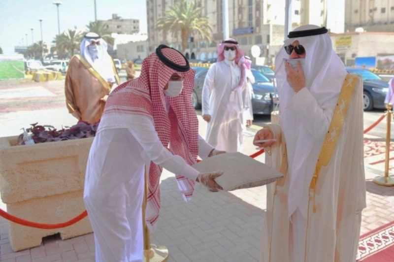 فهد بن سلطان خلال التدشين (مكة)
