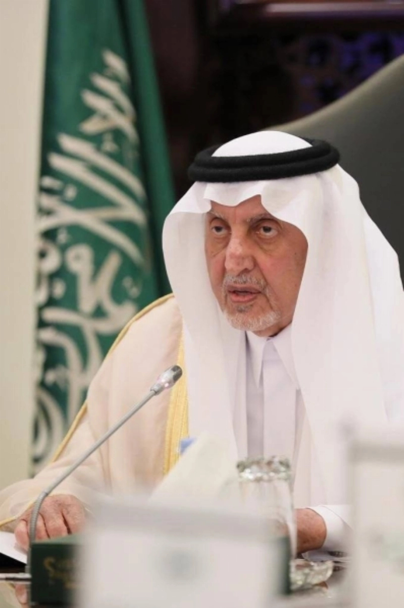 خالد الفيصل مترئسا الاجتماع الافتراضي (مكة)