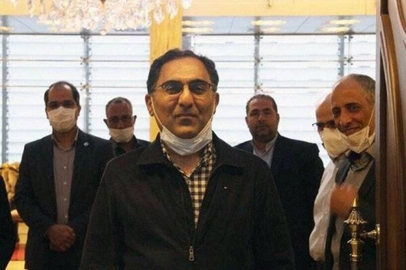 عسكري لدى وصوله إلى طهران أمس (مكة)