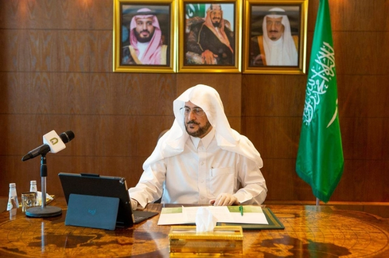 عبداللطيف آل الشيخ لدى تدشينه المشروع (مكة)