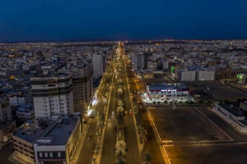 من أعمدة الإنارة (مكة)