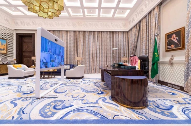 خادم الحرمين الشريفين لدى ترؤسه جلسة مجلس الوزراء (واس)