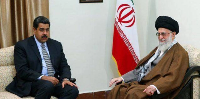 خامنئي مع الرئيس الفنزويلي (مكة)
