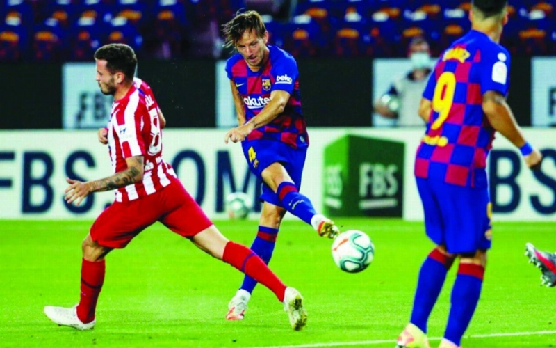 برشلونة وأتلتيكو مدريد أمس الأول (موقع برشلونة)