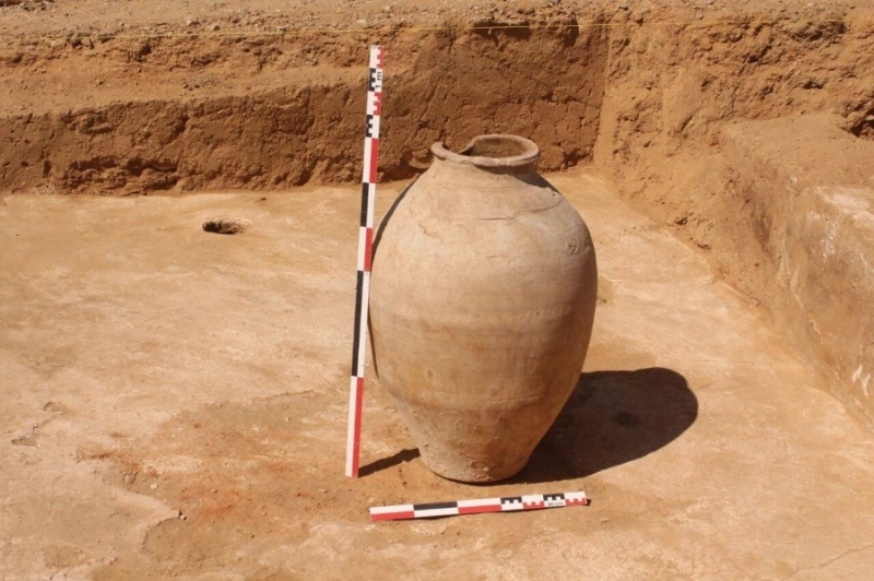 جرة فخارية في موقع العبلاء الأثري (مكة)
