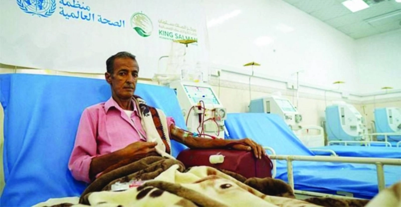 مريض يمني يتلقى العلاج المجاني (واس)