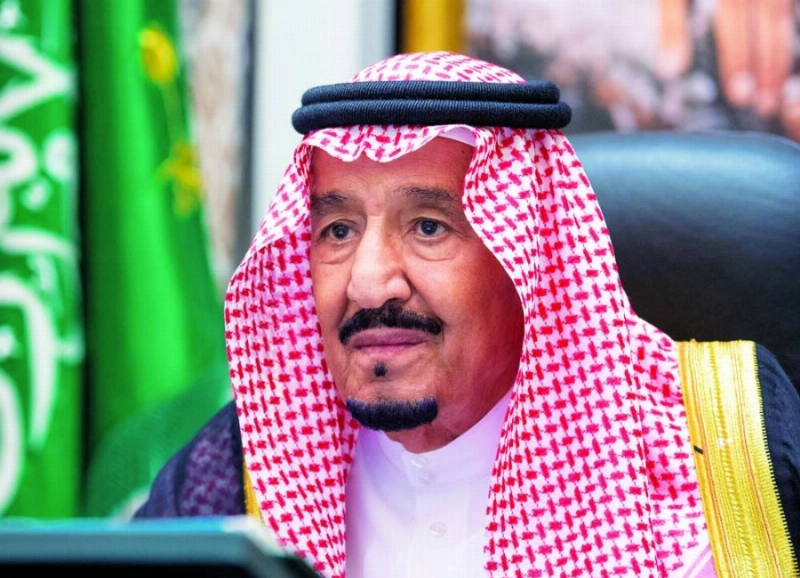 الملك سلمان لدى ترؤسه جلسة مجلس الوزراء أمس