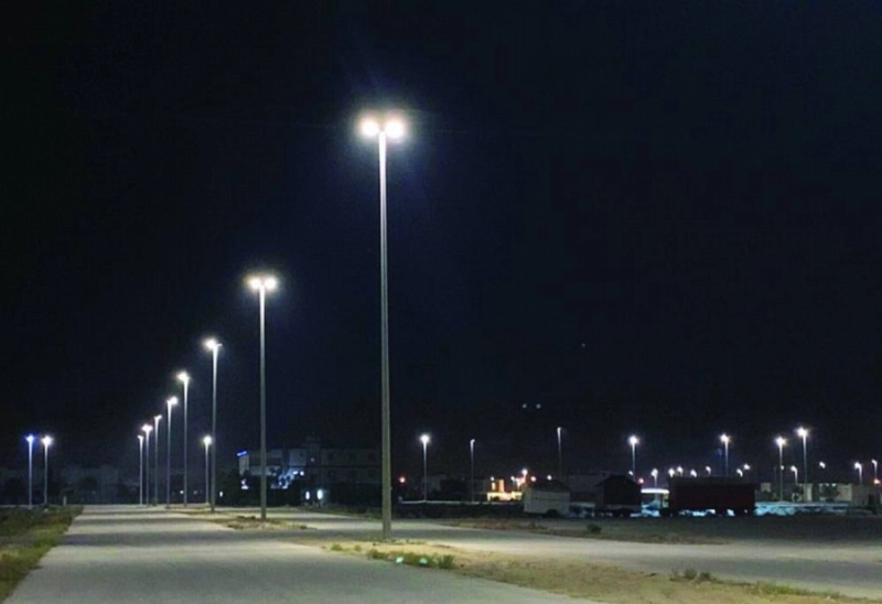 من أعمال إعادة تأهيل الإنارة بالخبر (مكة)