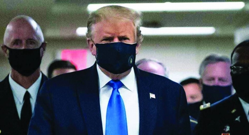 ترمب يظهر بالكمامة لأول مرة (مكة)