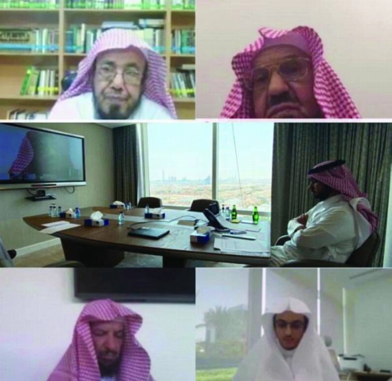 الحقيل يتابع حلقة النقاش (الإسكان)
