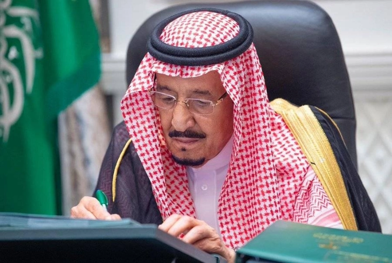 خادم الحرمين الشريفين خلال جلسة مجلس الوزراء (مكة)