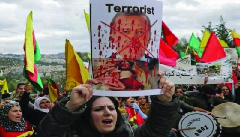 متظاهرون يحتجون ضد سياسة إردوغان (مكة)