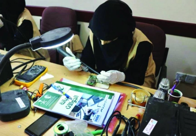 جانب من مشروع المرأة اليمنية المعيلة (واس)