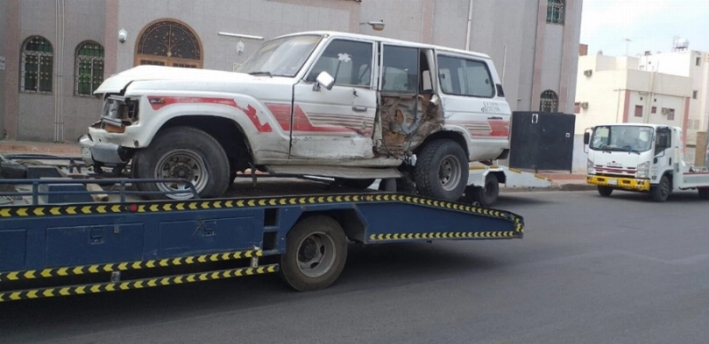 جانب من رفع المركبات التالفة (مكة)