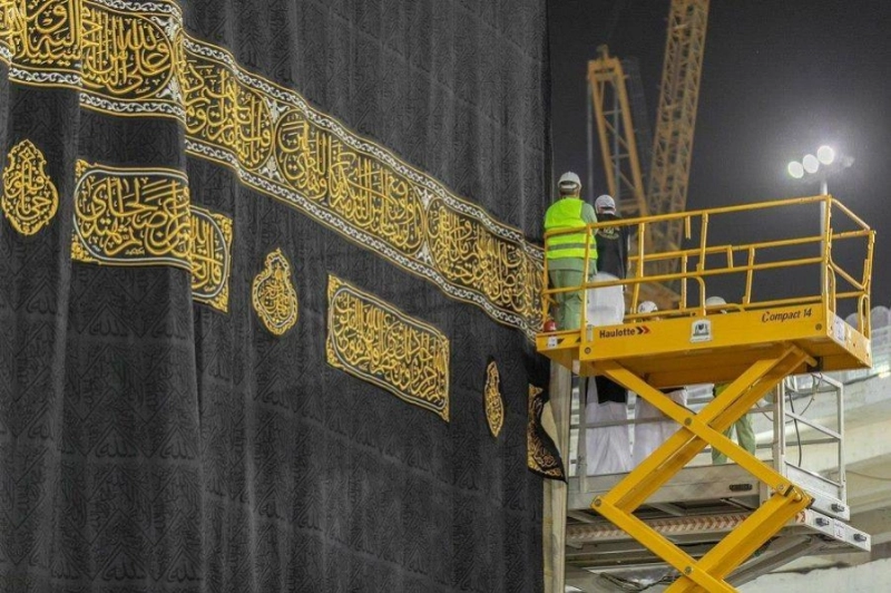 من أعمال استبدال كسوة الكعبة سابقا (مكة)