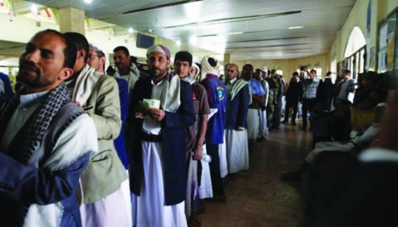 معاناة كبيرة يعيشها الموظفون في صنعاء (مكة)
