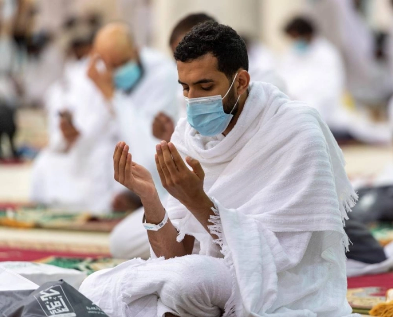 حجاج خلال وصولهم واستقرارهم بمسجد نمرة