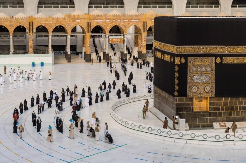 الحجاج ملتزمون بالتباعد الاجتماعي
