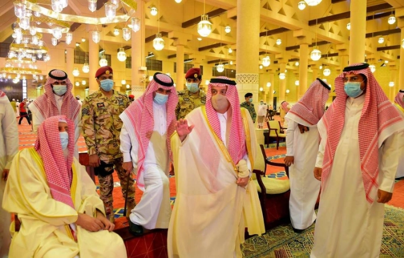فيصل بن بندر خلال صلاة العيد