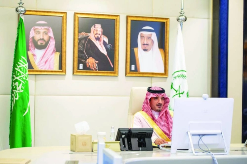 عبدالعزيز بن سعود خلال اللقاء (مكة)