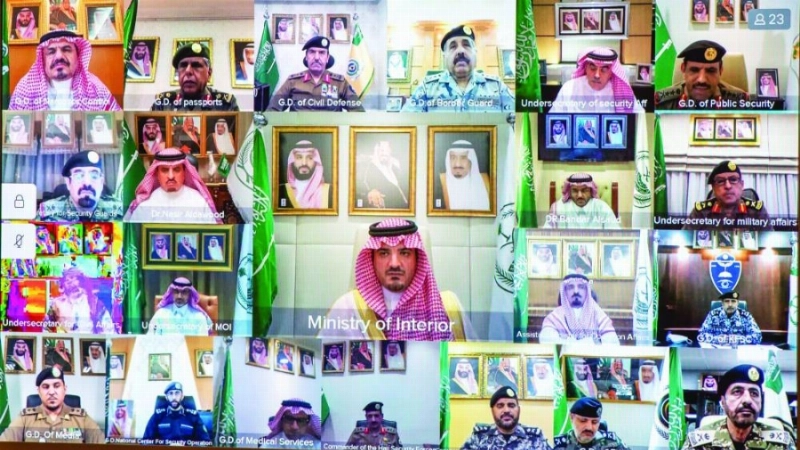 عبدالعزيز بن سعود خلال اللقاء (مكة)