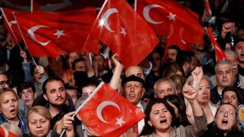 أتراك يحتجون على سياسة إردوغان (مكة)