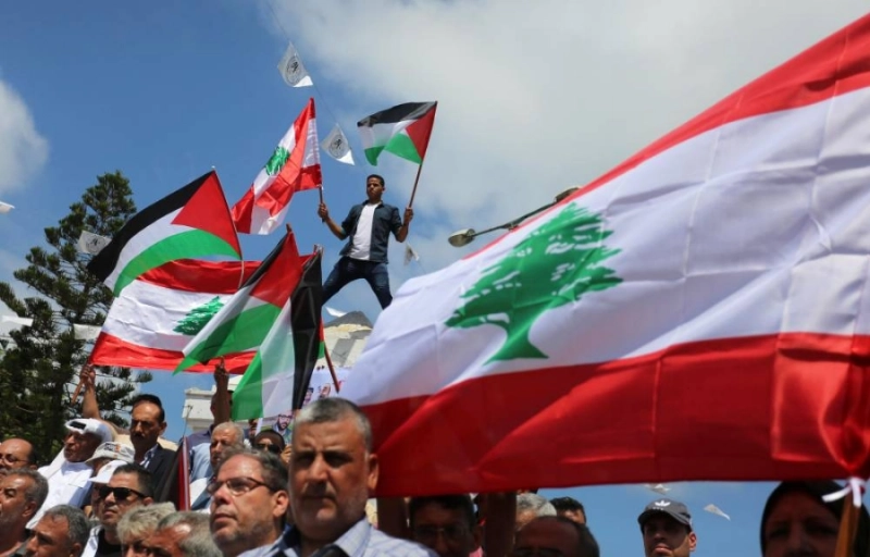 متظاهرون لبنانيون هتفوا لماكرون (د ب أ)