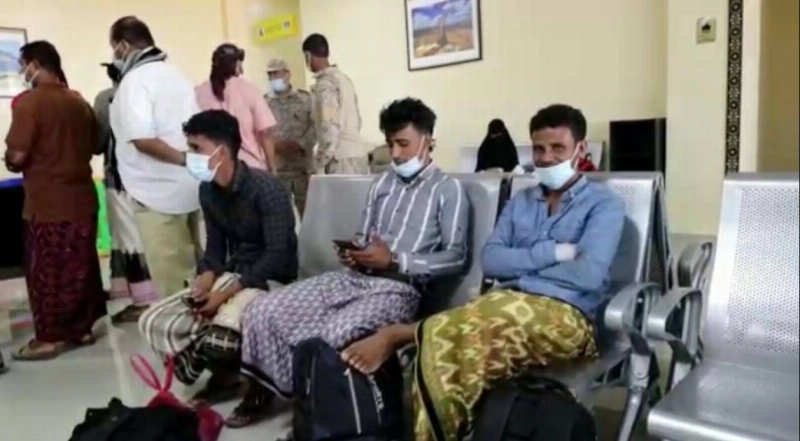 "تحالف دعم الشرعية" في اليمن تنقل 162 طالبا وطالبة من سقطرى إلى عدن جوا