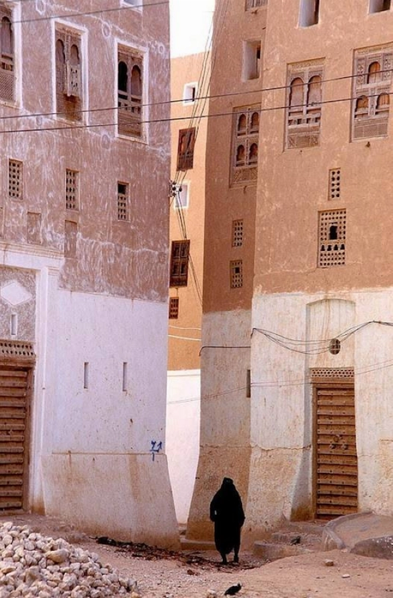 أحد مباني شبام حضر موت متأثرة بالسيول (مكة)