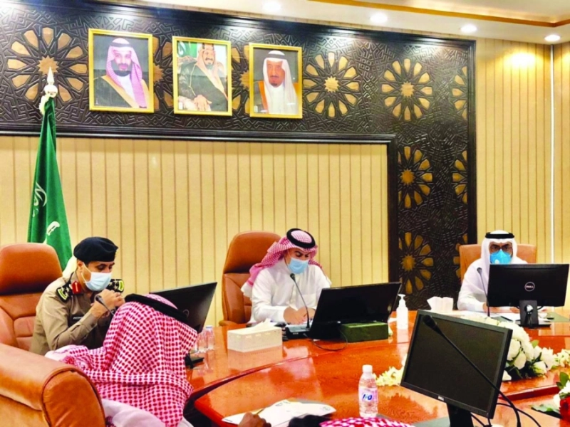 فهد القثامي خلال الاجتماع أمس (مكة)
