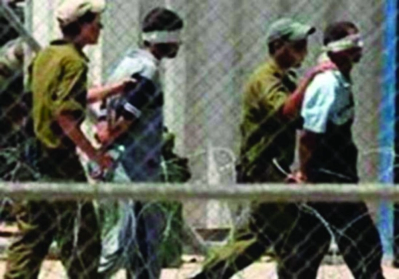 فلسطينيون يتعرضون للقهر من جنود الاحتلال (مكة)