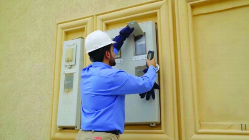 أثناء قراءة عداد الكهرباء (الكهرباء)