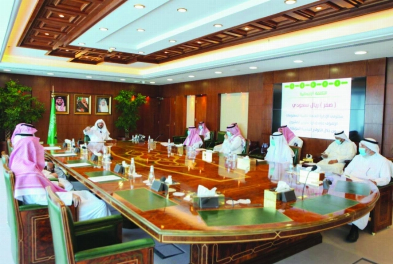 عبداللطيف آل الشيخ خلال التدشين (مكة)