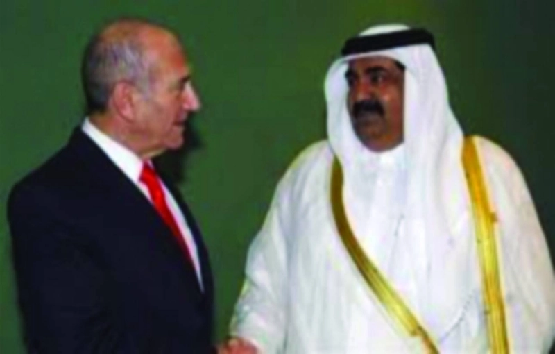 حمد بن جاسم في لقاء سابق مع بيريز (مكة)
