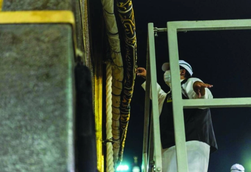 خطوات إسدال ثوب الكعبة (مكة)