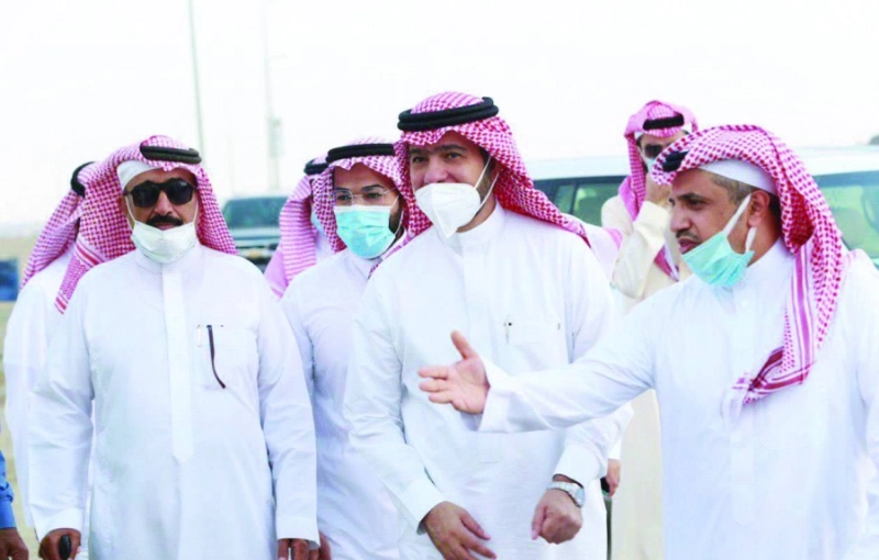 الحقيل خلال الجولة (وزارة الاسكان)