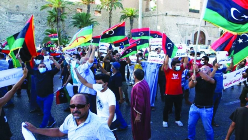 ليبيون يتظاهرون ضد السراج