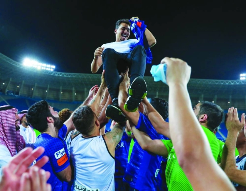لاعبو الهلال يودعون إدواردو بطريقتهم الخاصة (إعلامي الهلال)