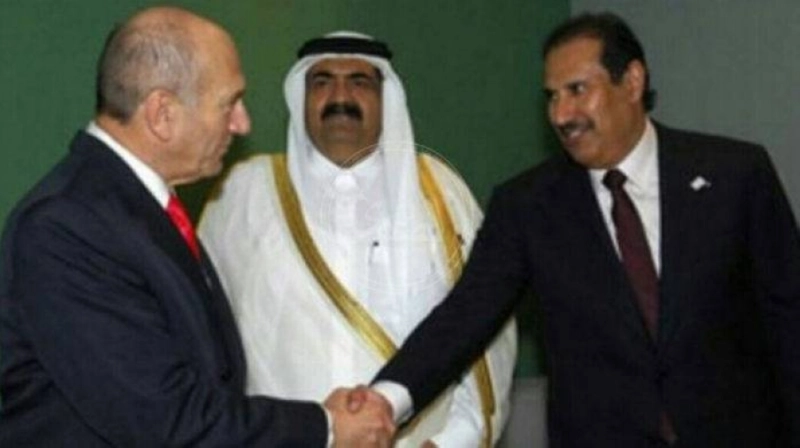 حمد بن خليفة يتوسط إيهود أولمرت وحمد بن جاسم (مكة)