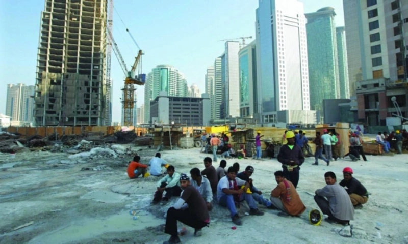 العمال يواجهون ظروفا صعبة في قطر (مكة)