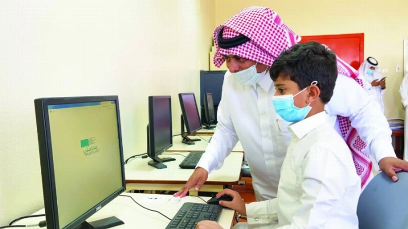من تدريب الطلاب على المنصة (مكة)