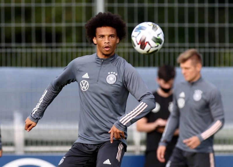 ليروي ساني في تدريبات المنتخب الألماني (د ب أ)