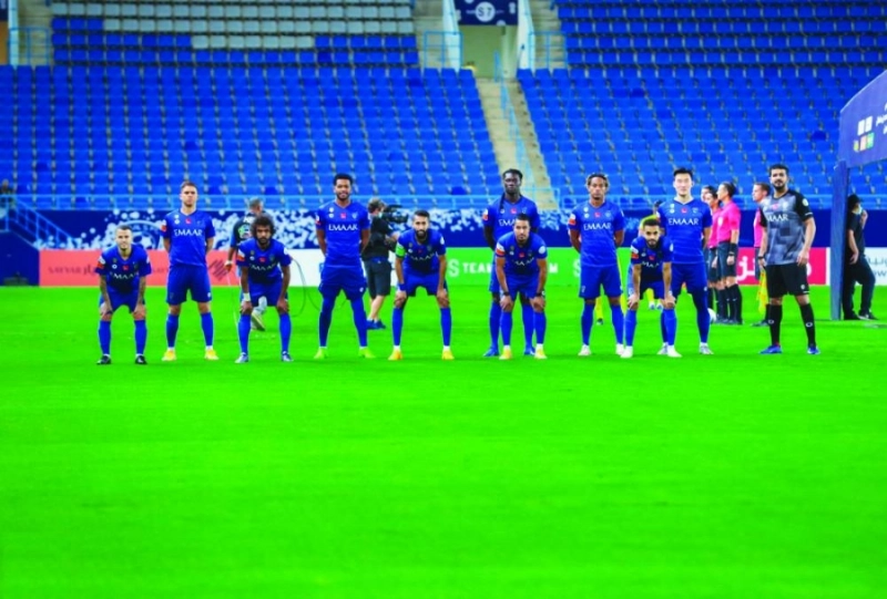 لاعبو الهلال قبل مباراة الحزم (مكة)