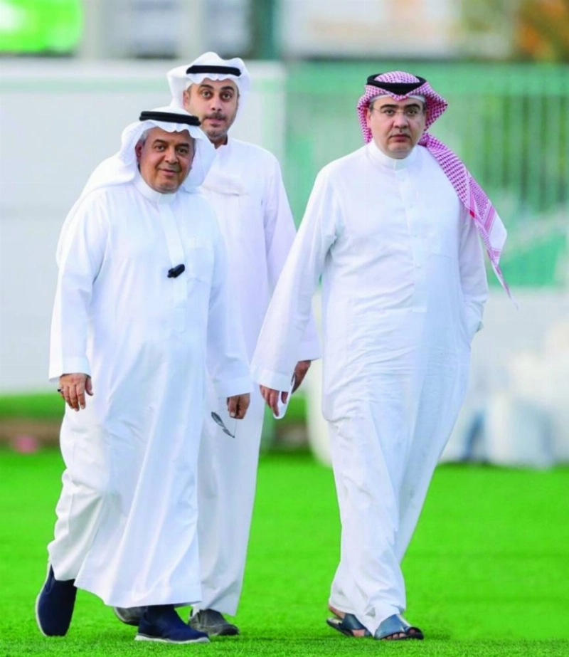 منصور بن مشعل وعبدالإله مؤمنة (إعلامي الأهلي)