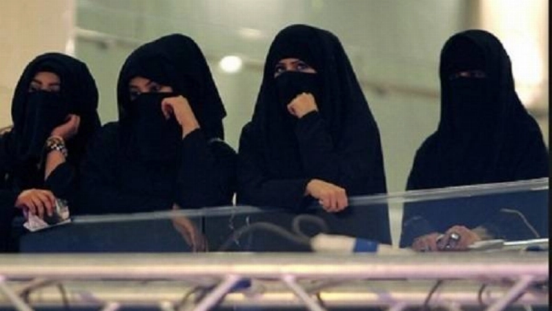 قطريات يطالبن بحقوقهن (مكة)